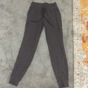 Lululemon pink and black joggers size 4